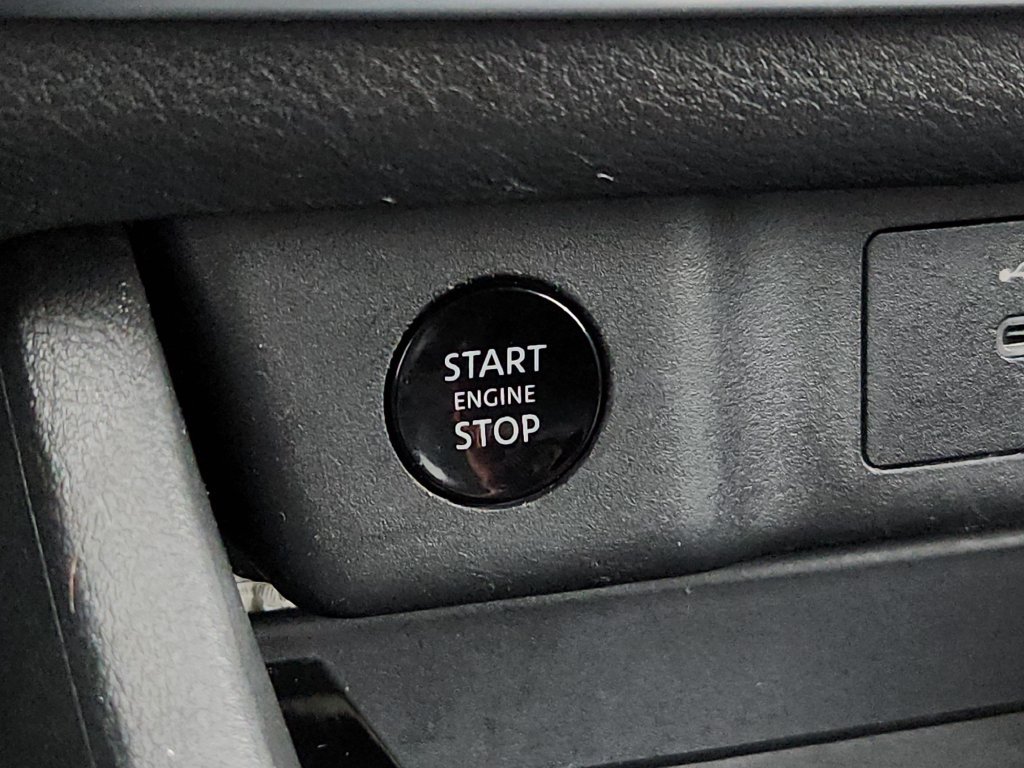 Used 2025 Nissan Rogue SV AWD/4WD image 12