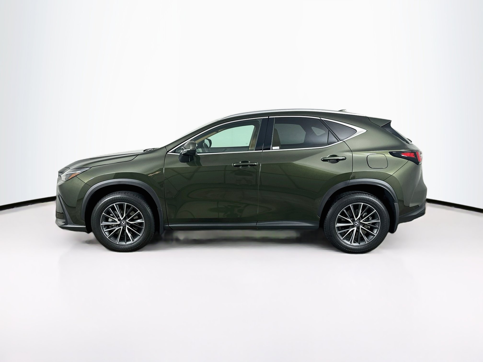 Used 2025 Lexus NX 250 FWD w/ Premium Package image 4