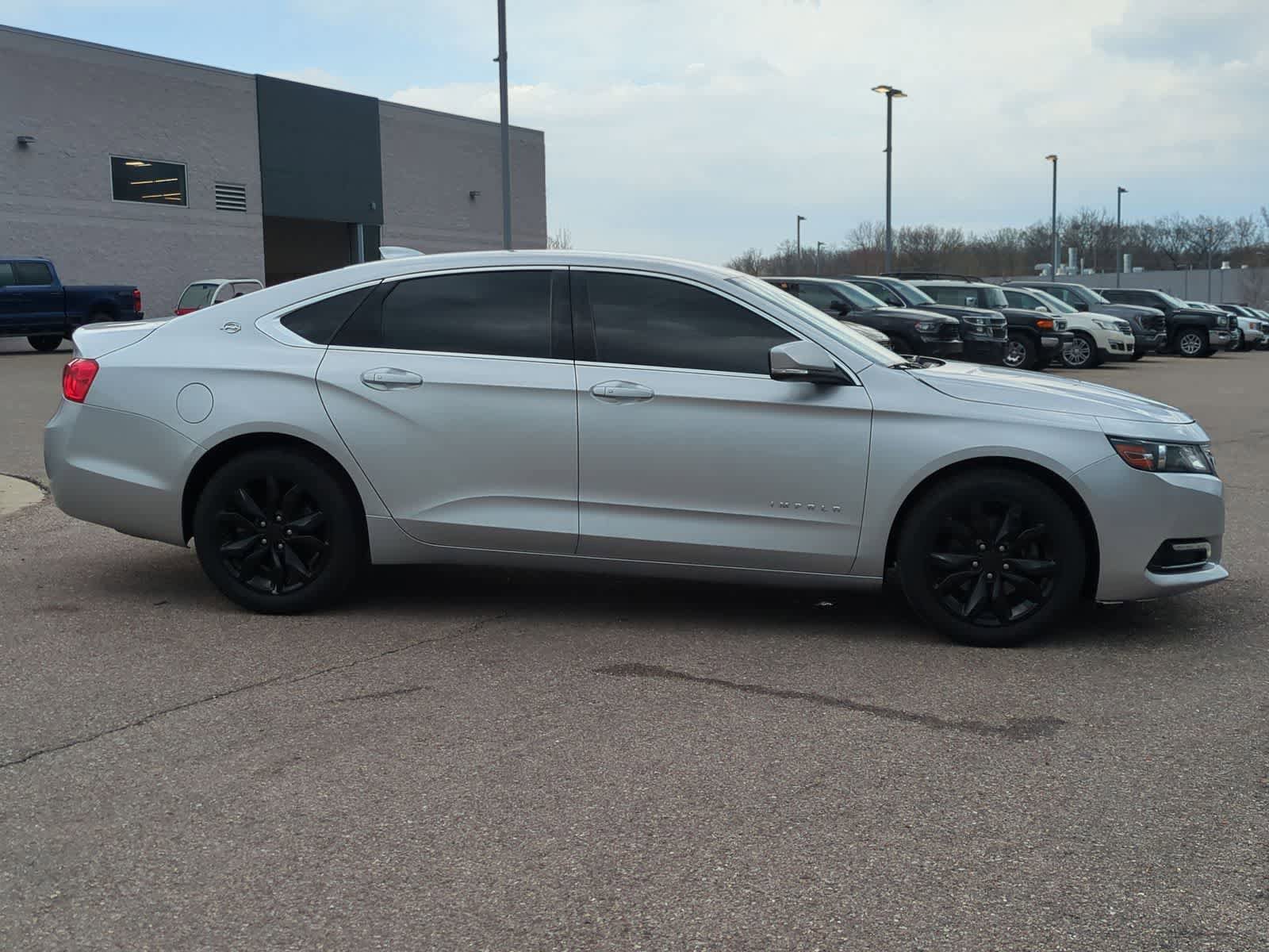 Used 2018 Chevrolet Impala LT FWD image 9