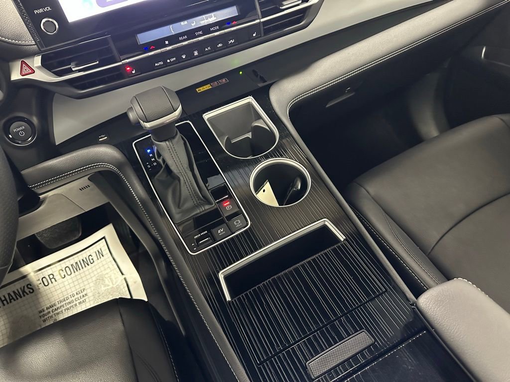 Used 2025 Toyota Sienna XSE image 43