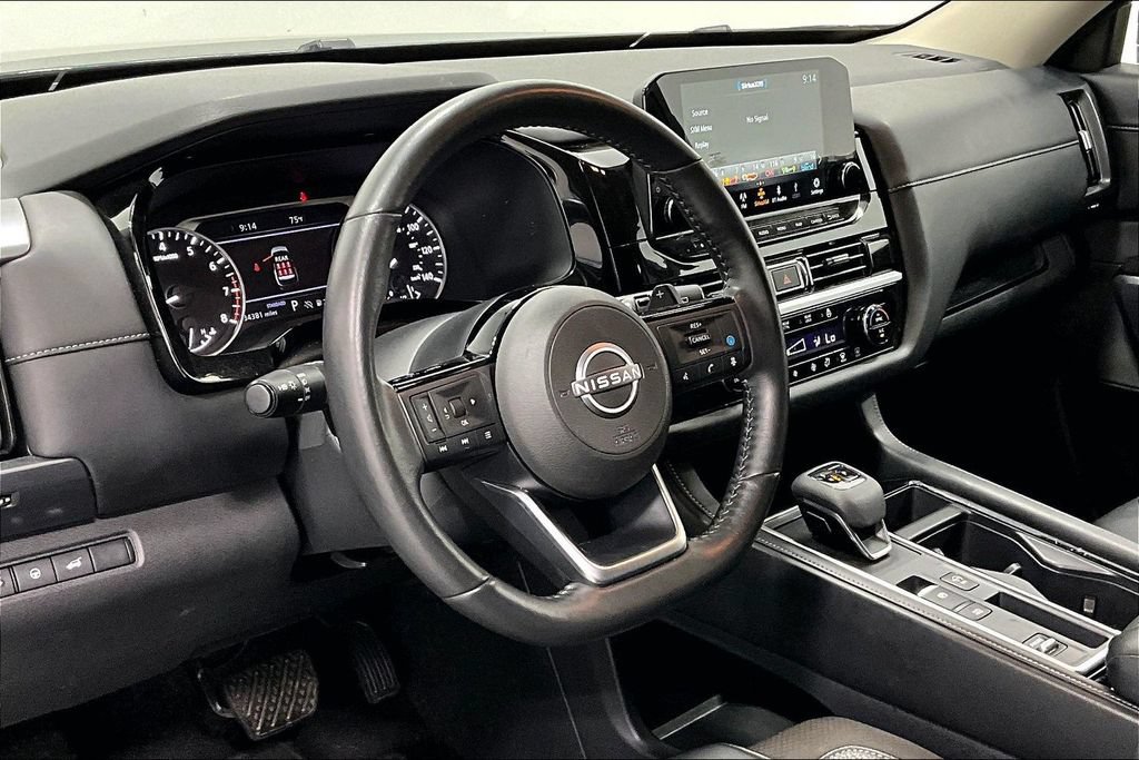 Used 2025 Nissan Pathfinder SL FWD image 16