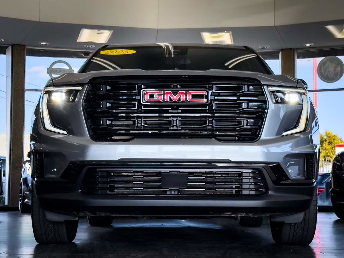 Used 2025 GMC Acadia Elevation w/ Black Edition image 4
