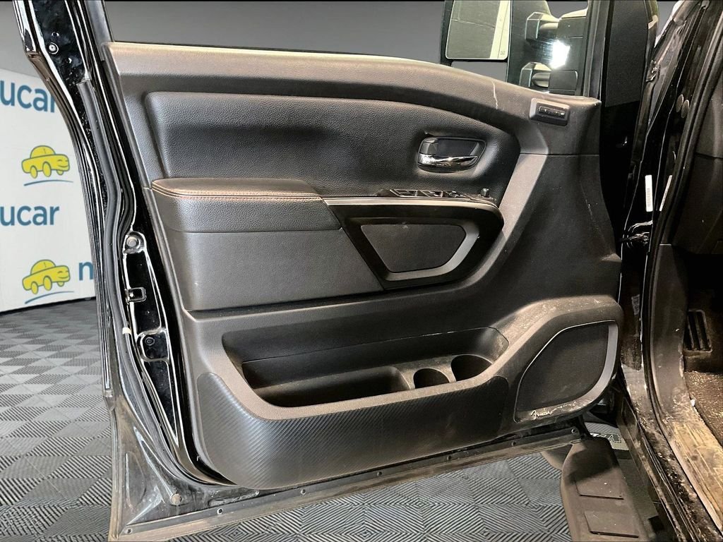Used 2021 Nissan Titan PRO-4X w/ Pro-4x Convenience Package image 9