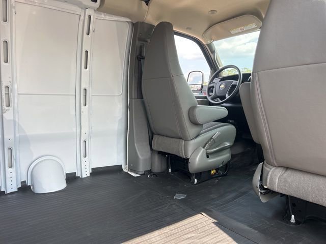 New 2025 Chevrolet Express 2500 image 31