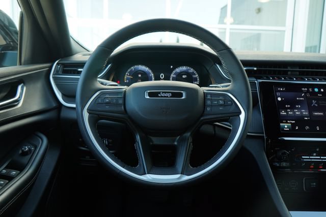 Used 2024 Jeep Grand Cherokee L Altitude AWD/4WD image 14