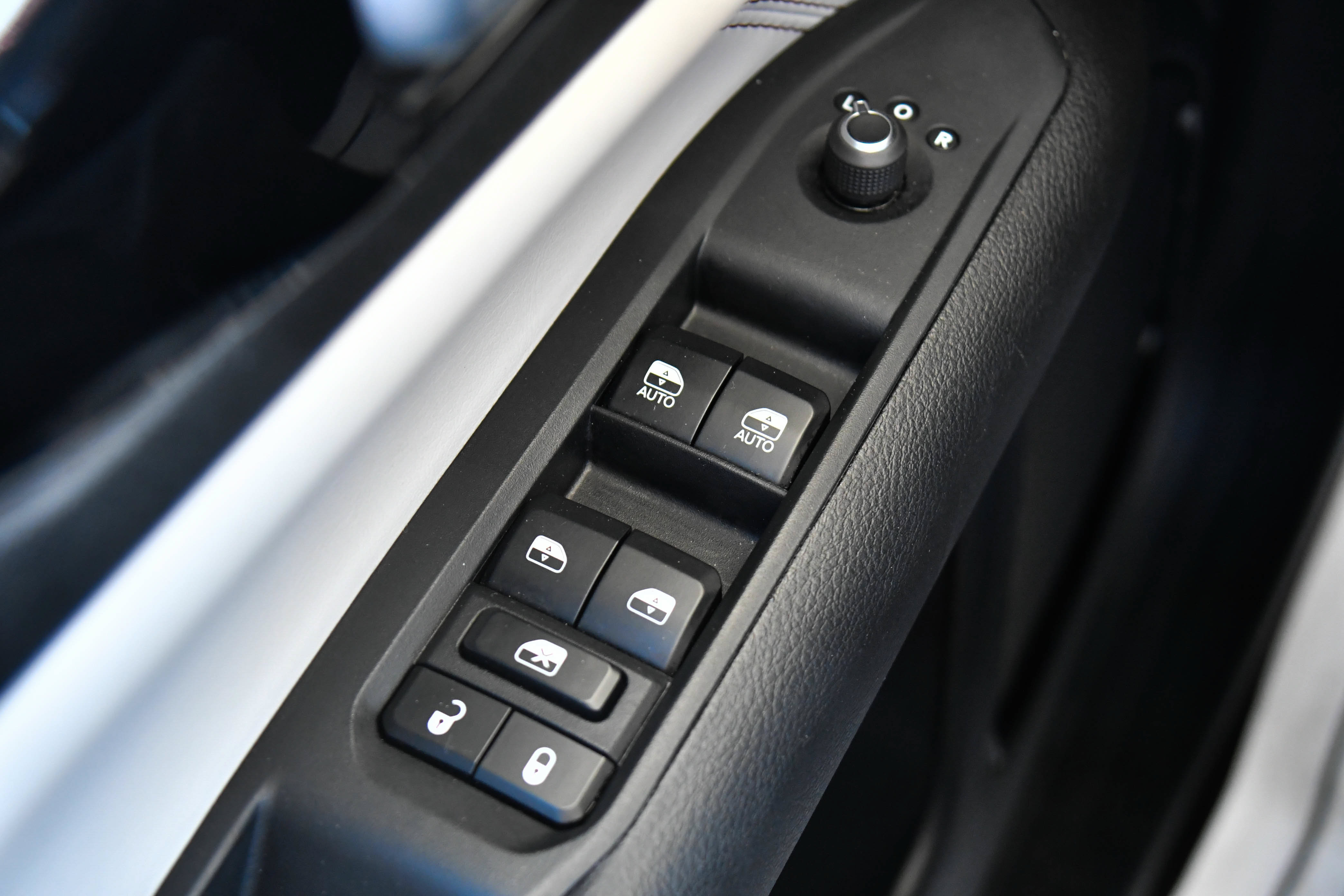Used 2025 Jeep Compass Limited AWD/4WD image 38