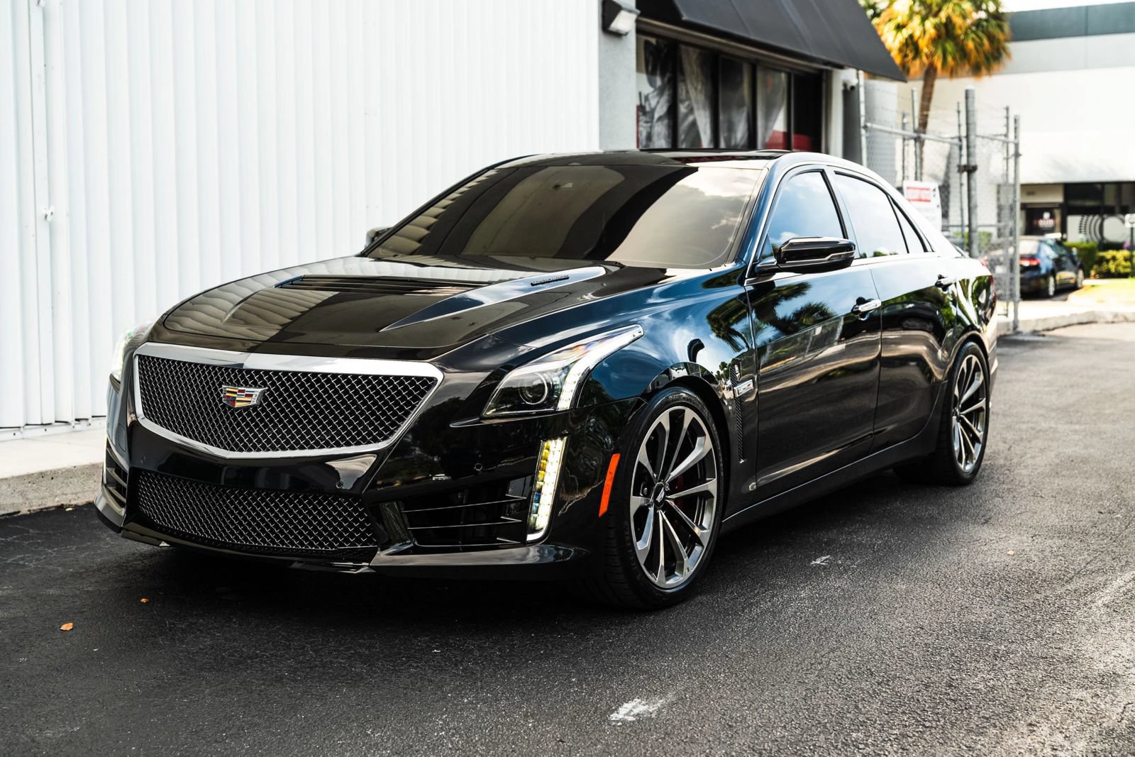 Used 2018 Cadillac CTS V w/ Luxury Package RWD image 3