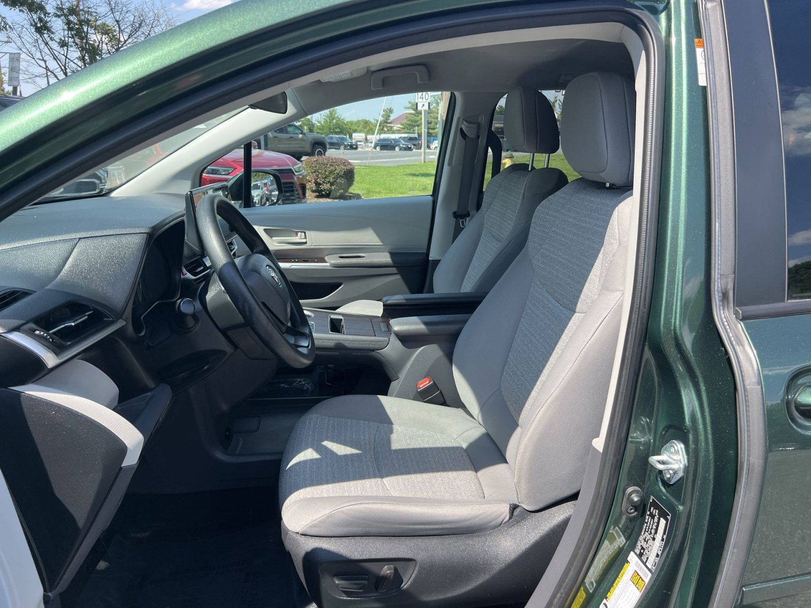 Used 2022 Toyota Sienna LE FWD image 13