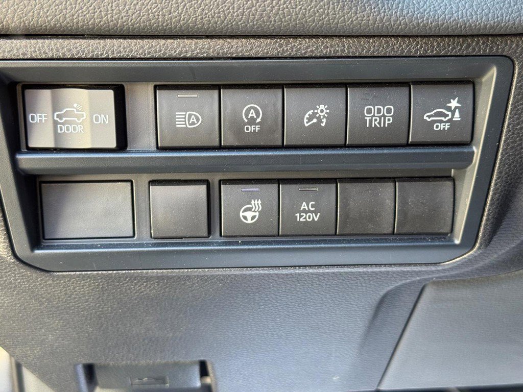 Used 2025 Toyota Tundra Limited AWD/4WD image 19