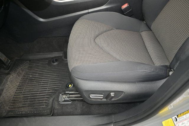 Used 2023 Toyota Highlander L FWD image 10