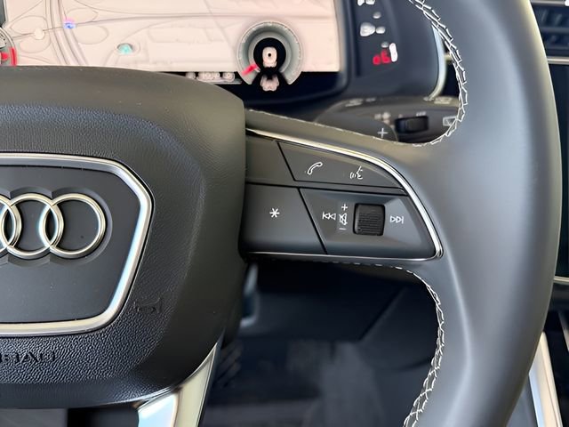 Used 2025 Audi Q8 Premium image 20
