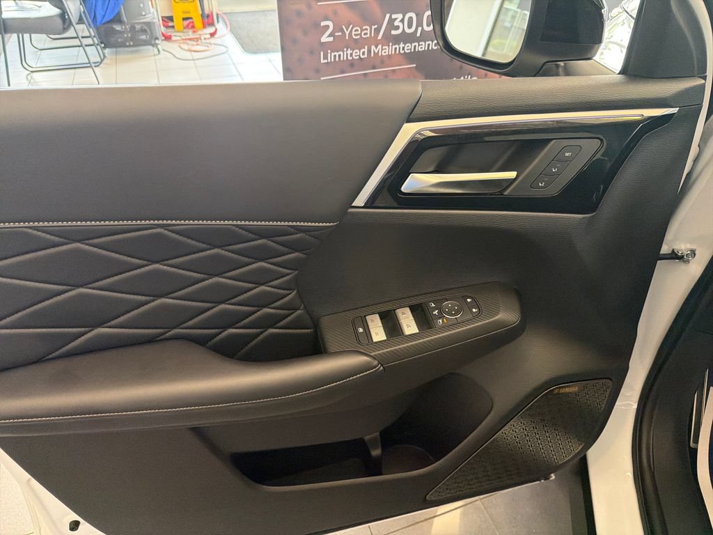 New 2026 Mitsubishi Outlander SEL Black Edition FWD image 11