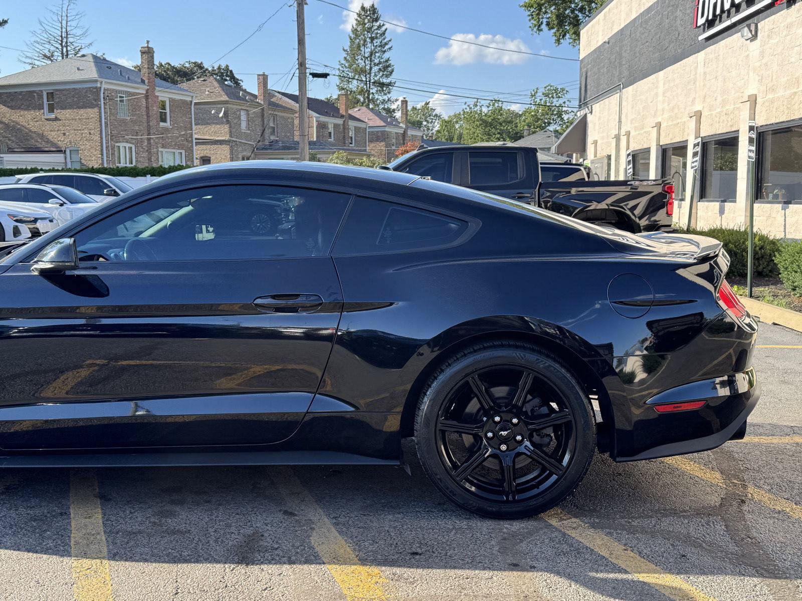 Used 2018 Ford Mustang GT Premium w/ Black Accent Package RWD image 4
