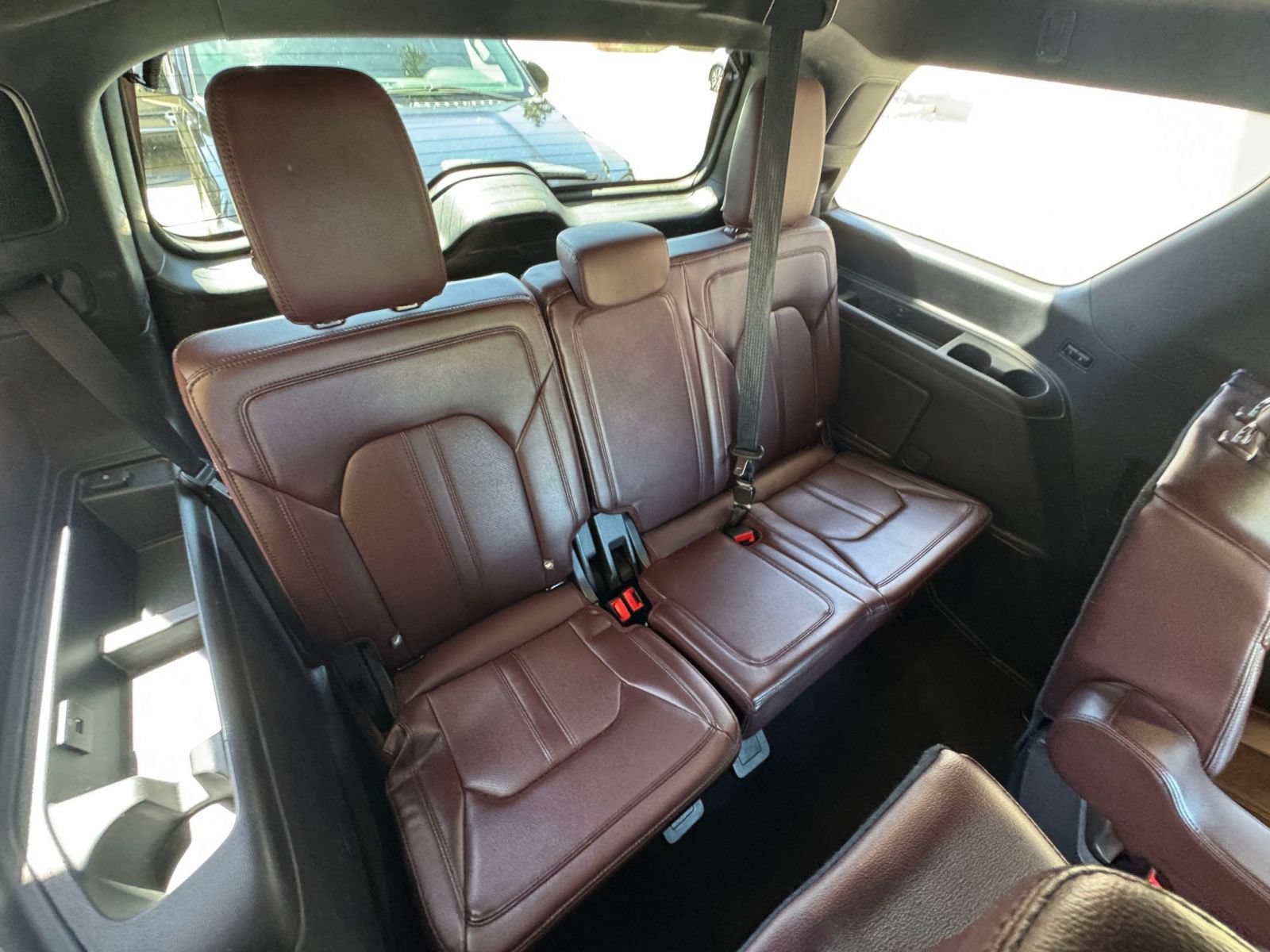 Used 2024 Ford Expedition Limited AWD/4WD image 32