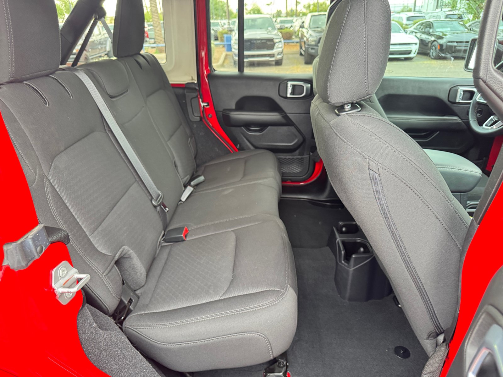 Used 2023 Jeep Wrangler Unlimited Sahara AWD/4WD image 28