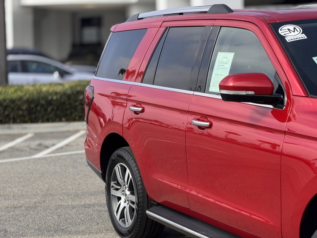 Used 2022 Ford Expedition Limited image 5