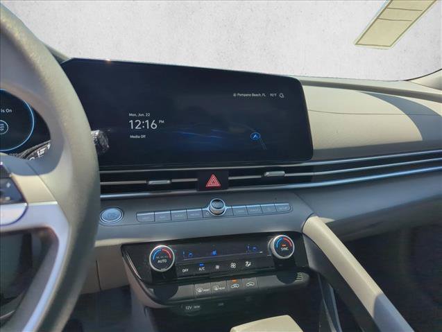 Used 2024 Hyundai Elantra SEL FWD image 13