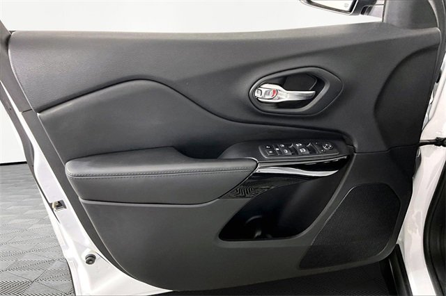 Used 2019 Jeep Cherokee Latitude Plus image 20