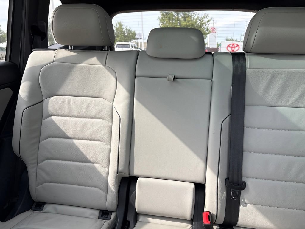 Used 2018 Volkswagen Tiguan SEL Premium w/ R-Line Package FWD image 20
