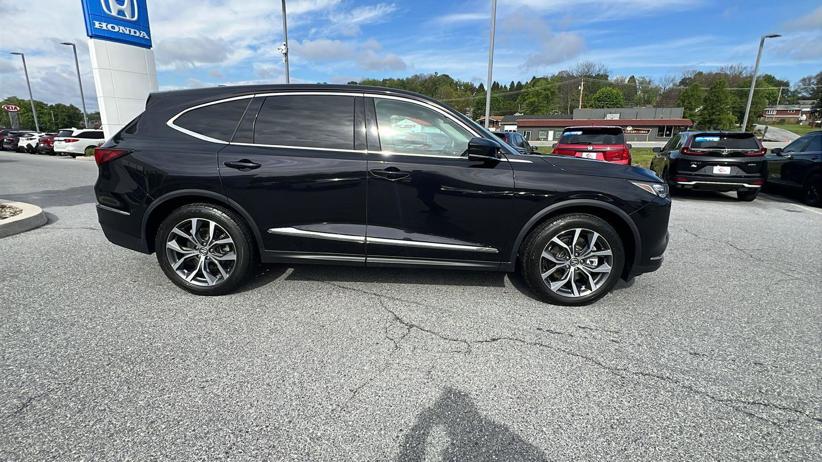 Used 2022 Acura MDX SH-AWD w/ Technology Package image 3