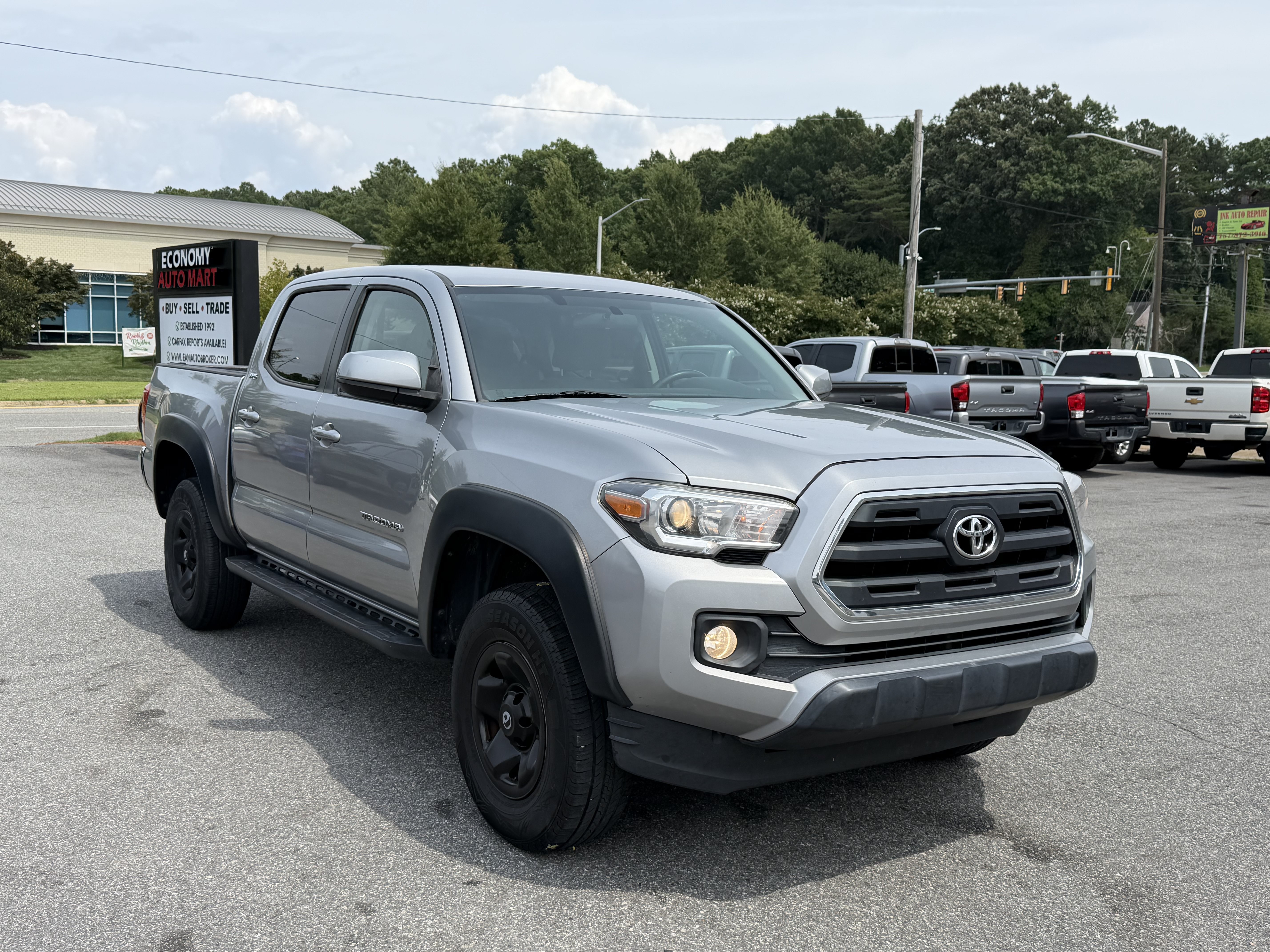 Used 2016 Toyota Tacoma SR5 w/ Towing Package RWD image 4