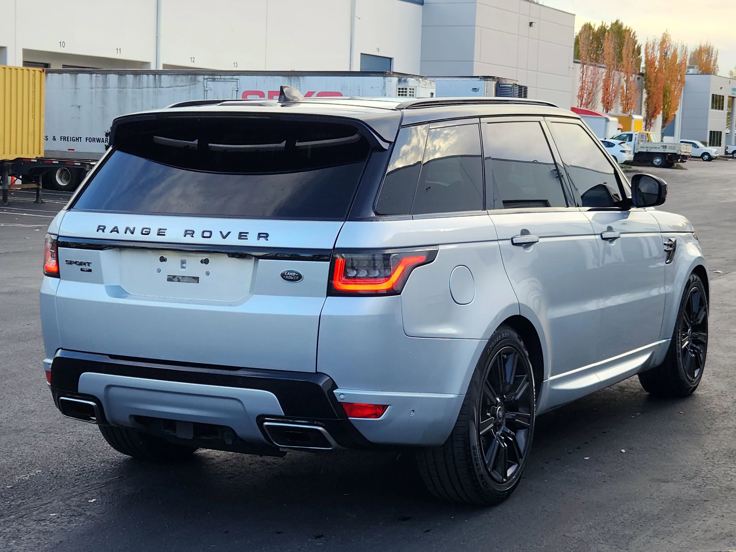 Used 2020 Land Rover Range Rover Sport HST image 4