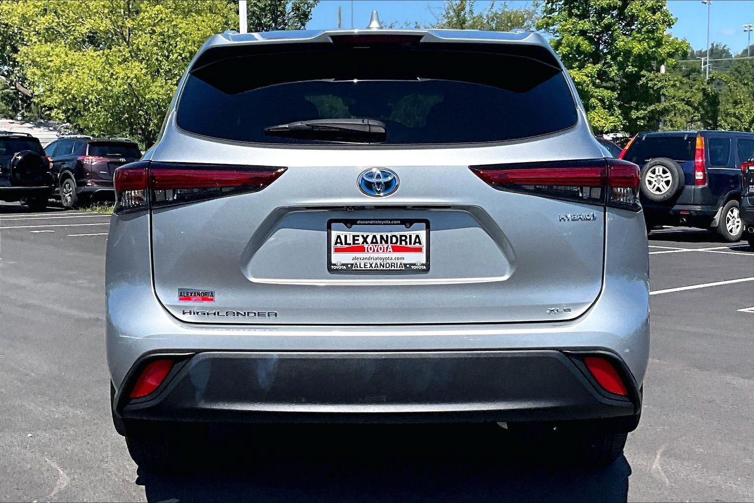 Used 2023 Toyota Highlander XLE AWD/4WD image 4