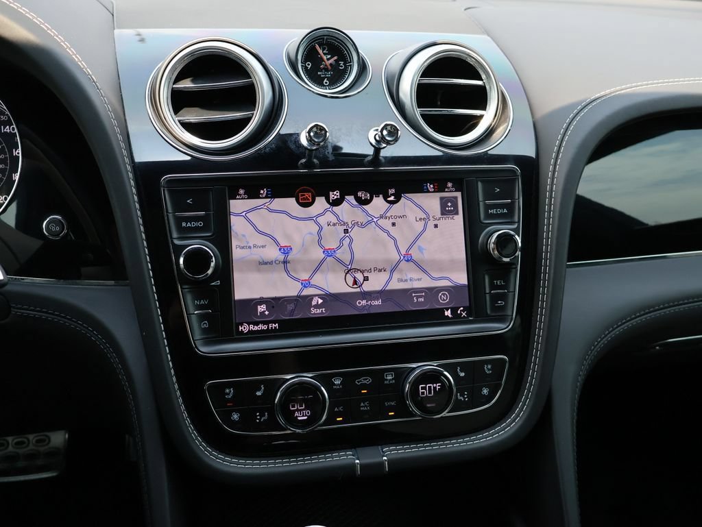 Used 2018 Bentley Bentayga AWD/4WD image 21