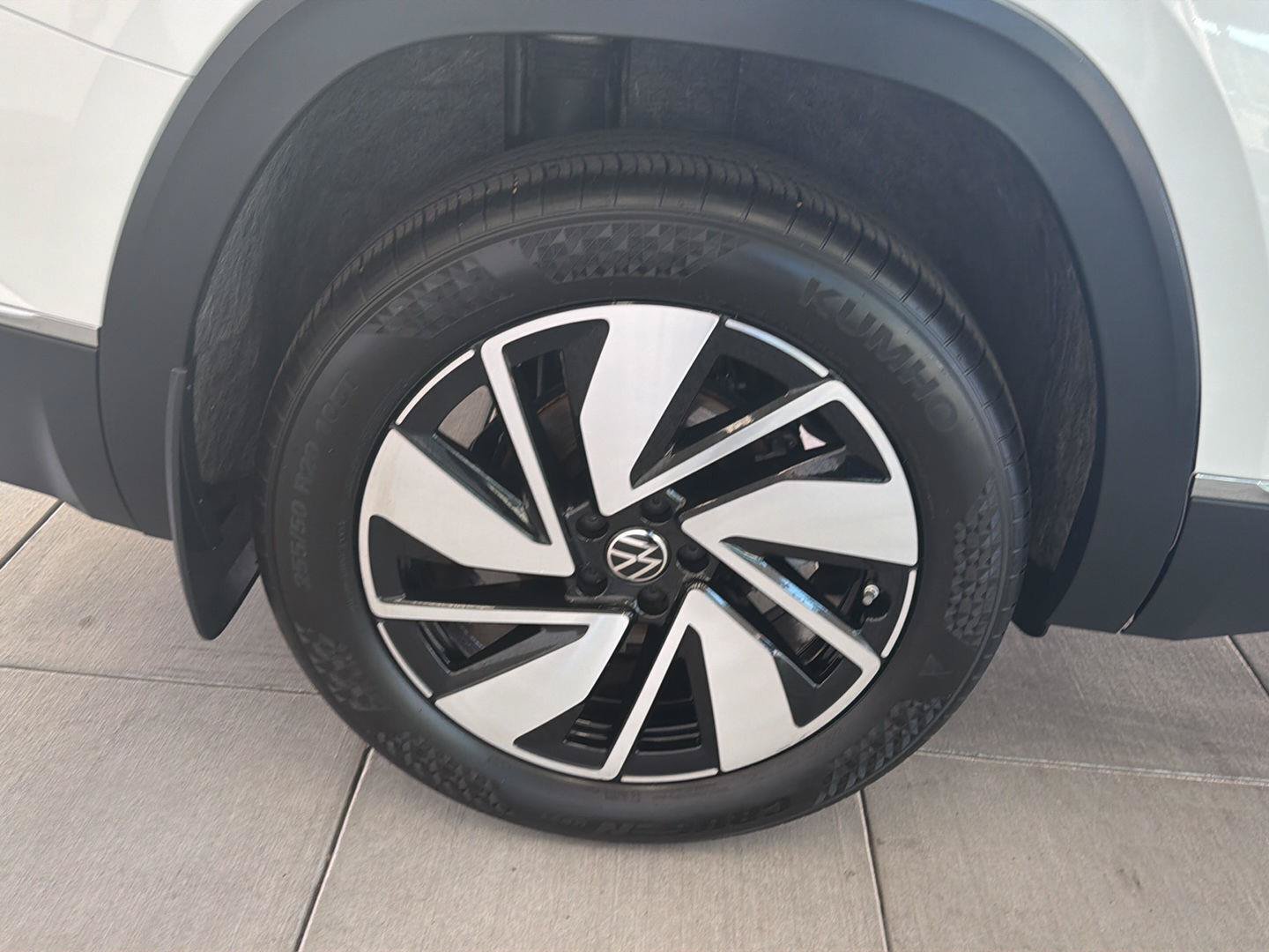 Certified 2024 Volkswagen Atlas SEL AWD/4WD image 11