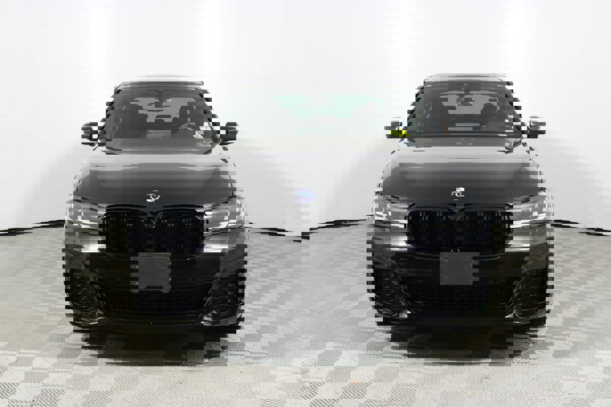 Used 2023 BMW 530e w/ M Sport Package image 2