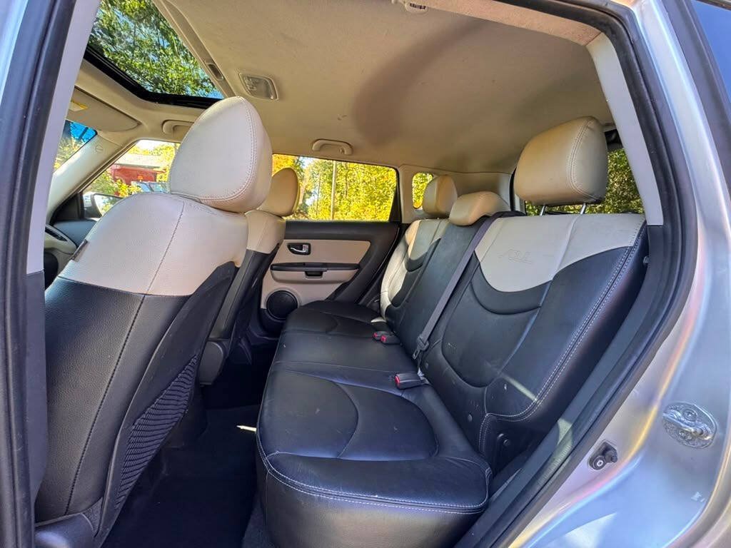 Used 2013 Kia Soul ! w/ Premium Pkg FWD image 14