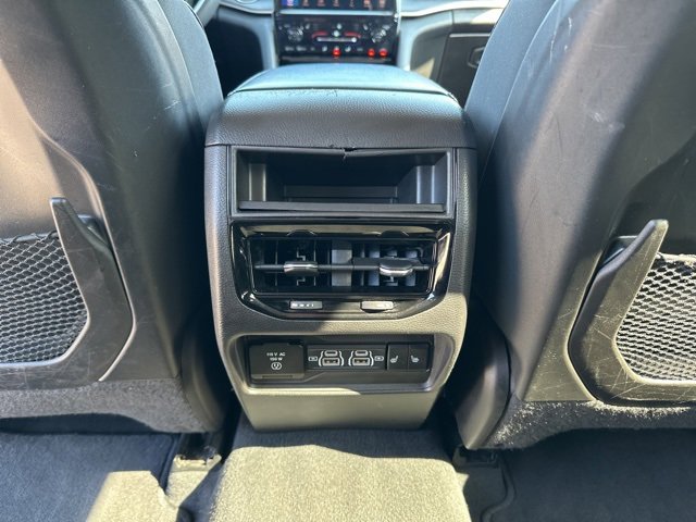 Used 2023 Jeep Grand Cherokee Limited w/ Black Appearance Package image 40