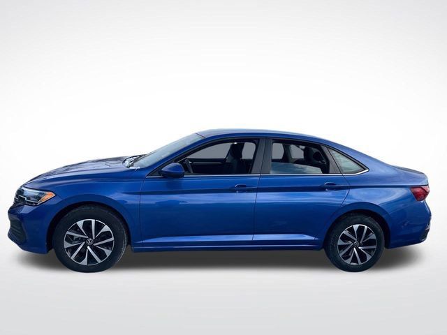 Used 2022 Volkswagen Jetta S image 2