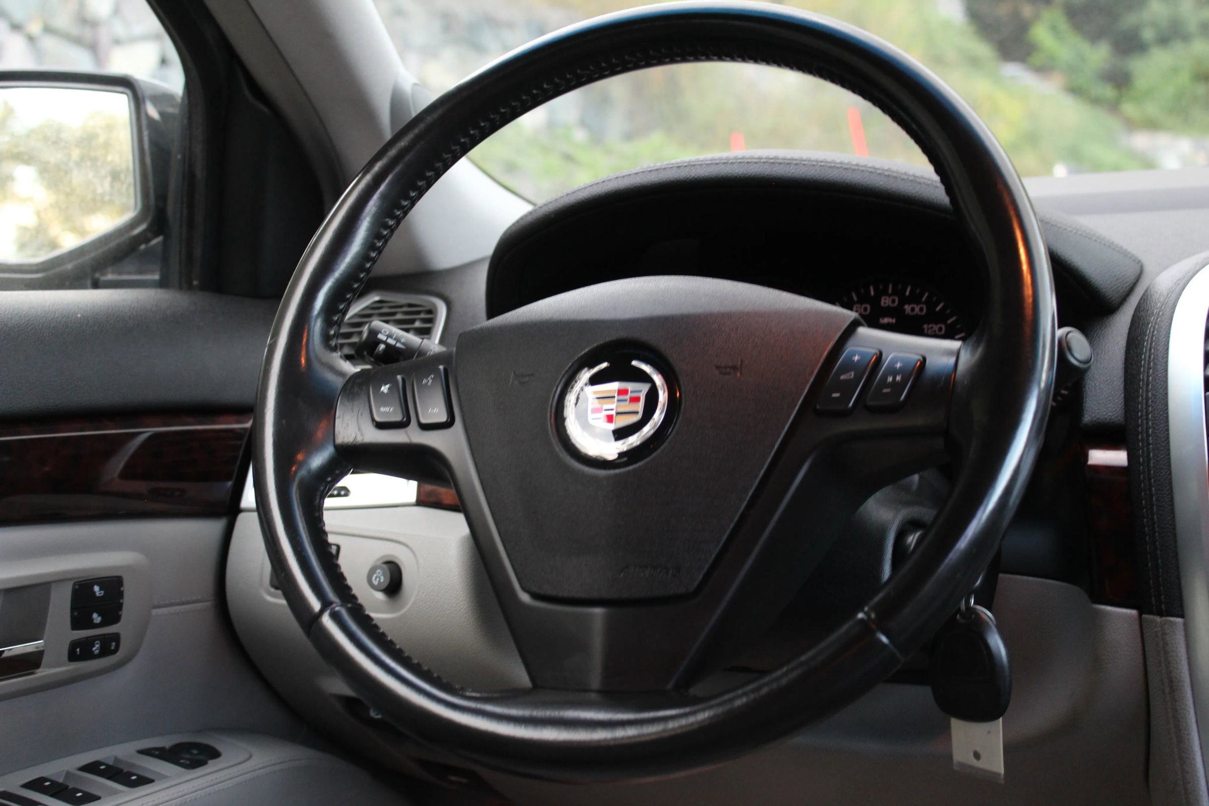 Used 2007 Cadillac SRX w/ Theater Package image 20