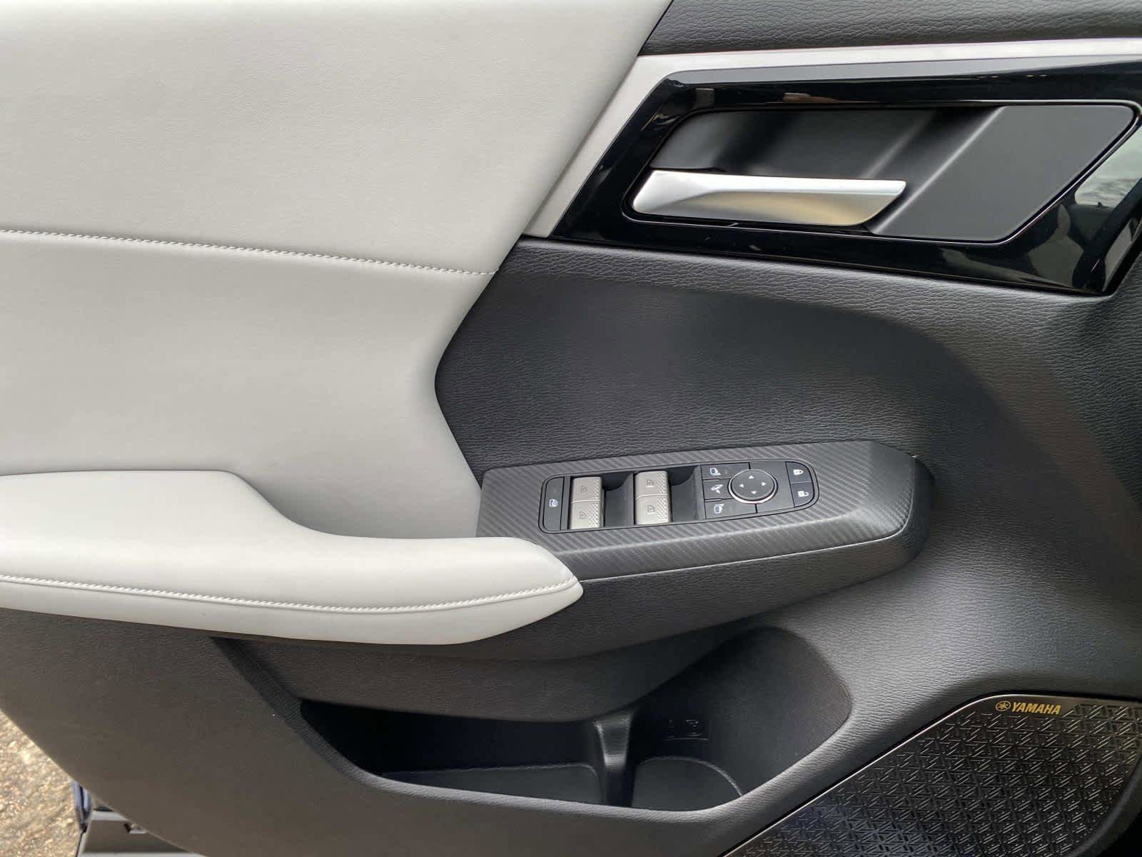 New 2026 Mitsubishi Outlander AWD image 16