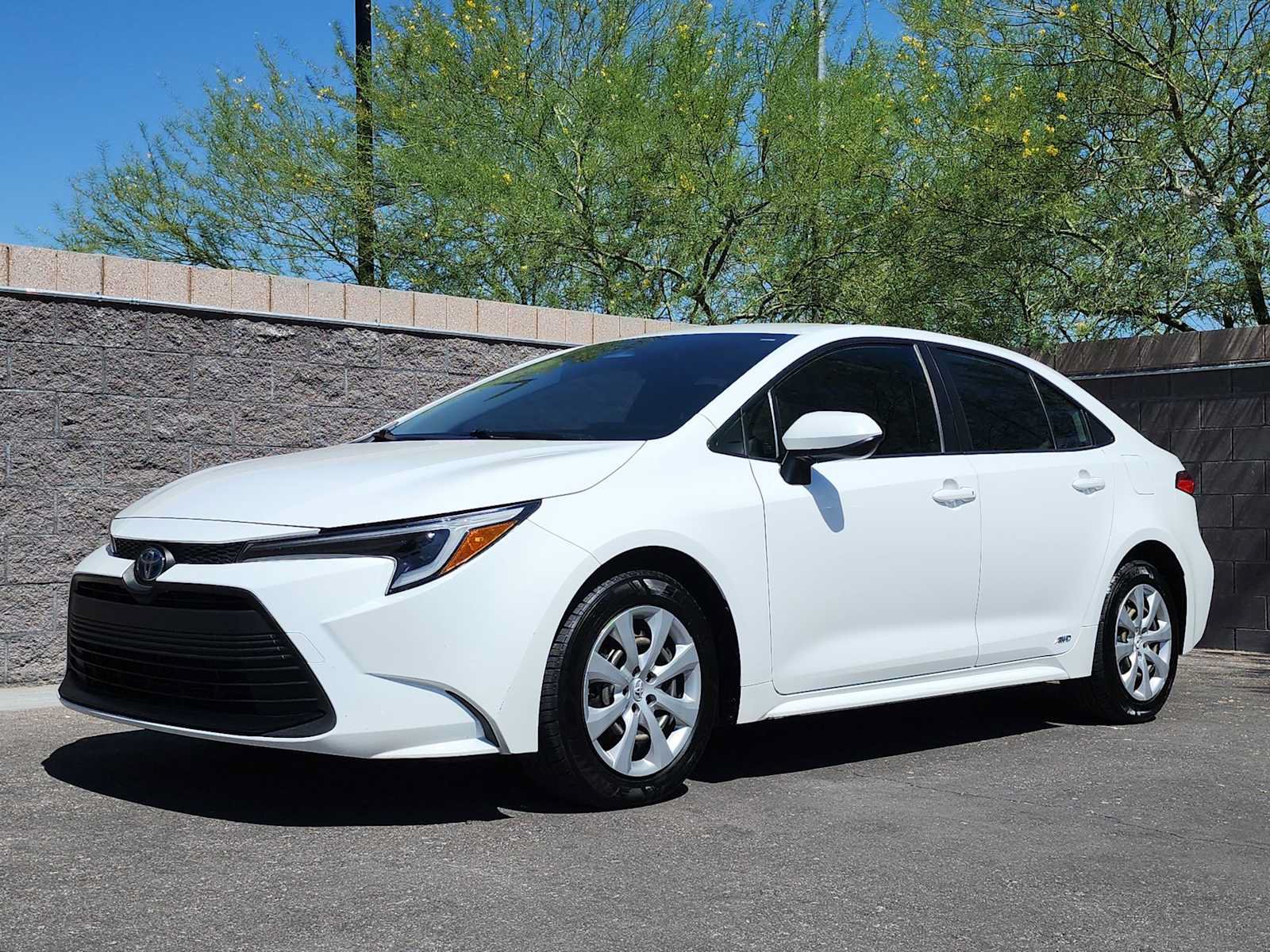 Used 2023 Toyota Corolla LE w/ Carpet Mat Package (TMS) AWD/4WD image 4