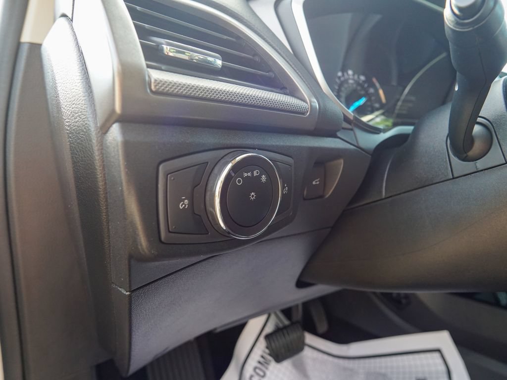 Used 2020 Ford Fusion SE FWD image 15