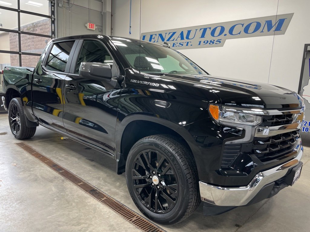 Used 2025 Chevrolet Silverado 1500 LT image 2