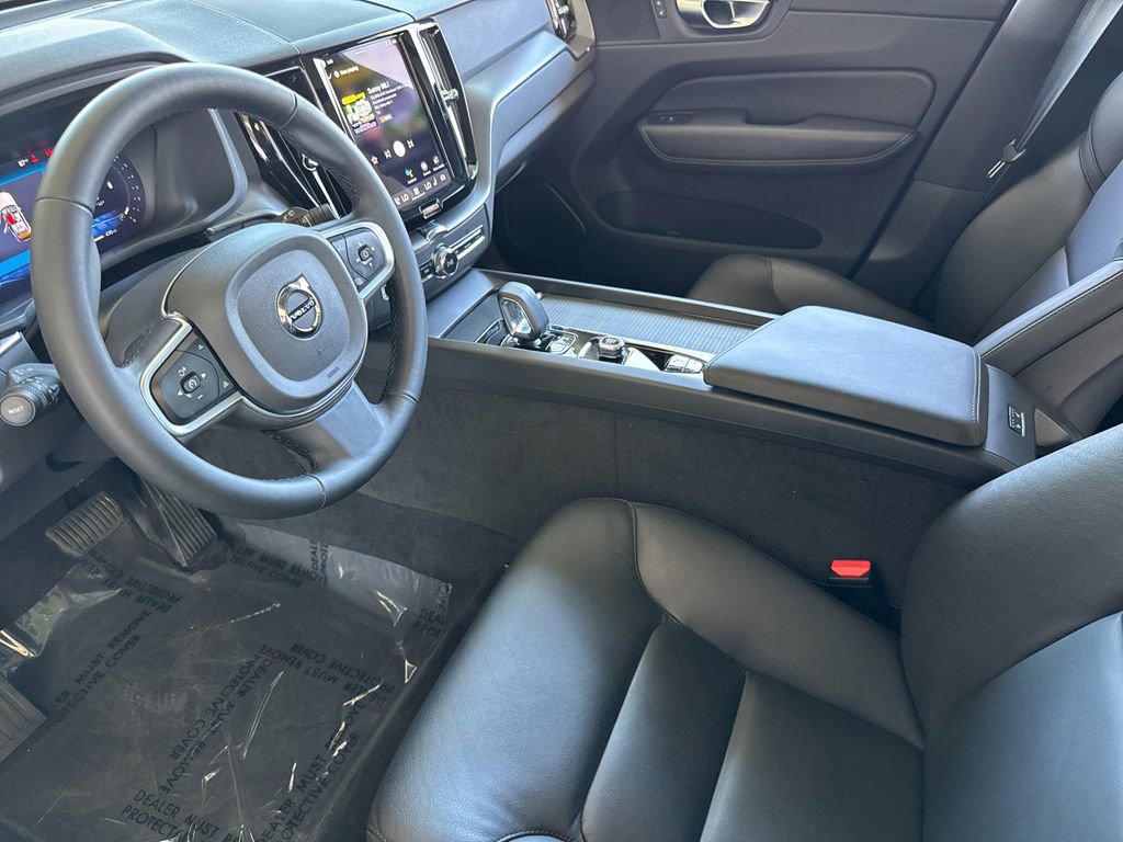 Certified 2025 Volvo XC60 B5 Core image 9