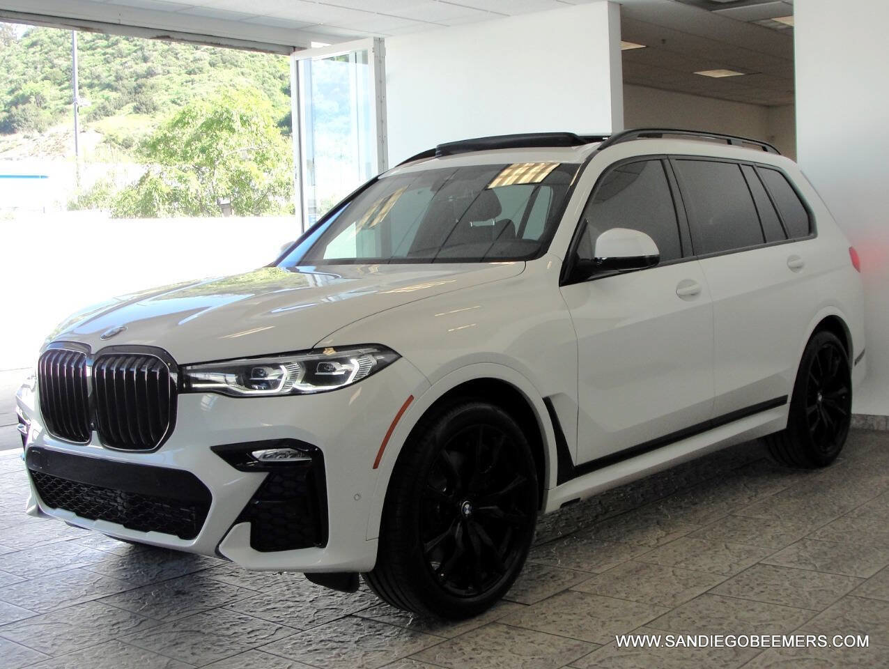 Used 2022 BMW X7 xDrive40i w/ M Sport Package AWD/4WD image 15