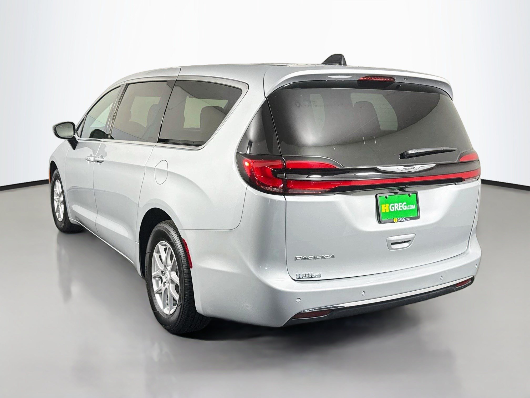 Used 2026 Chrysler Pacifica Select FWD image 7
