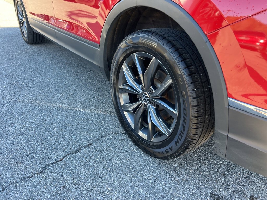 Used 2022 Volkswagen Tiguan SE image 33