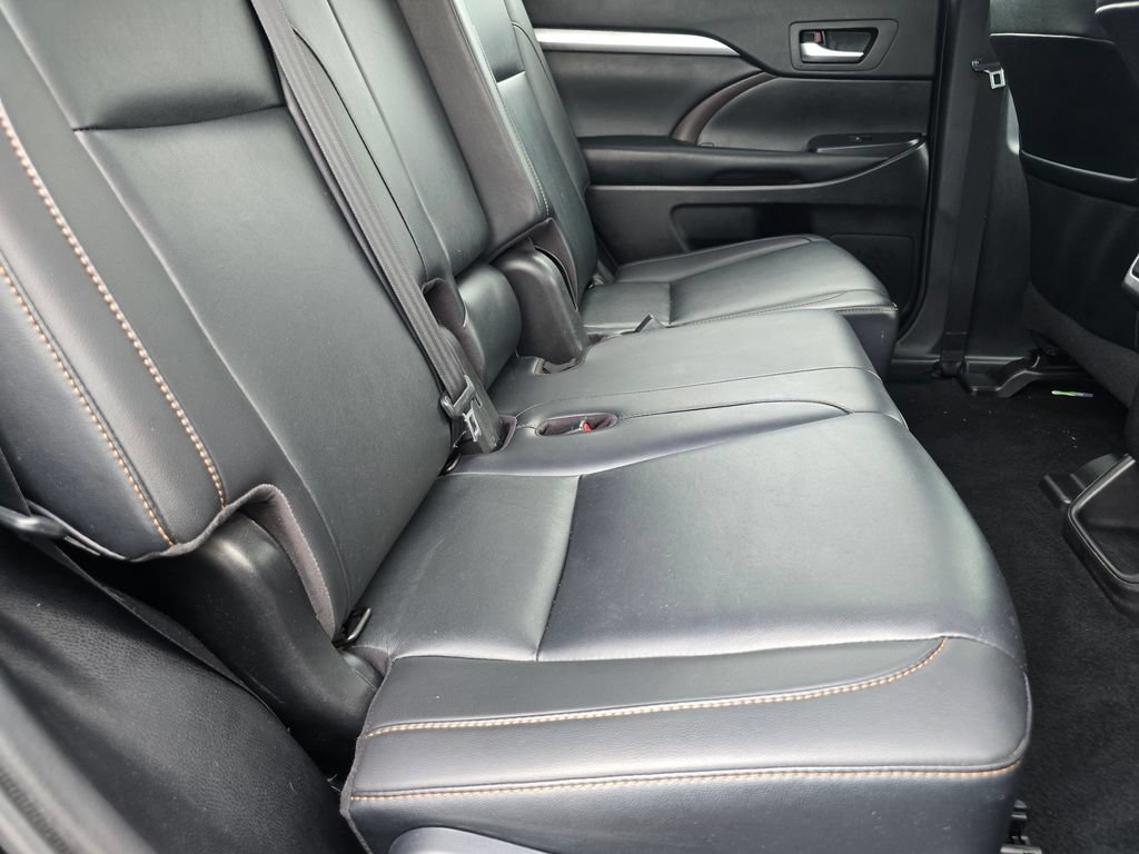 Used 2019 Toyota Highlander XLE FWD image 20