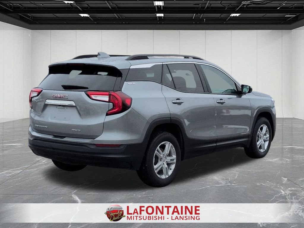 Used 2024 GMC Terrain SLE w/ Driver Convenience Package image 5