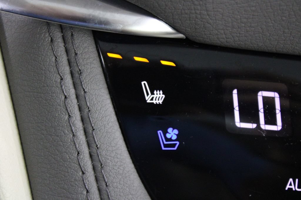 Used 2025 Cadillac XT5 Premium Luxury FWD image 28