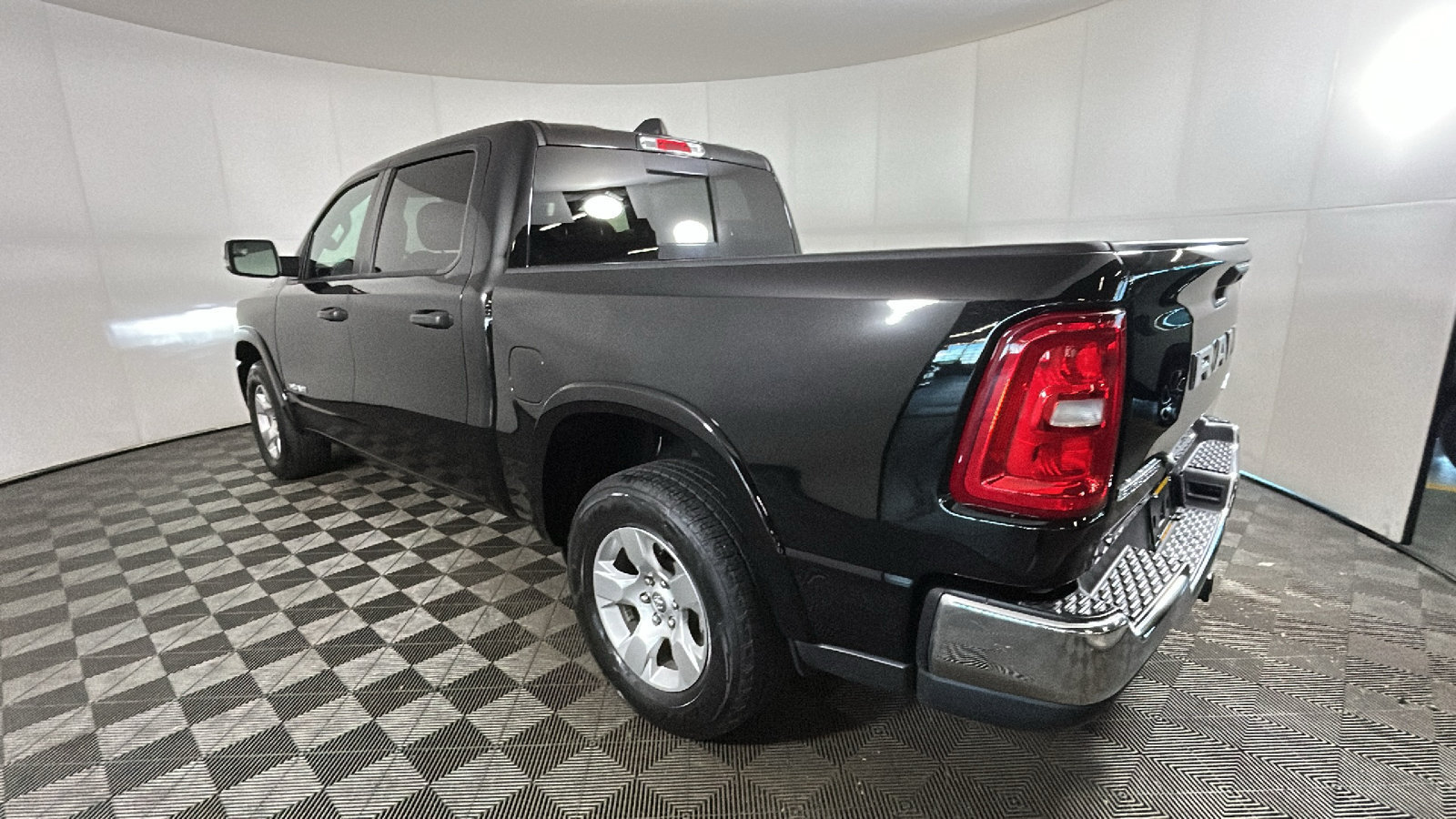 Used 2025 RAM 1500 Big Horn AWD/4WD image 5