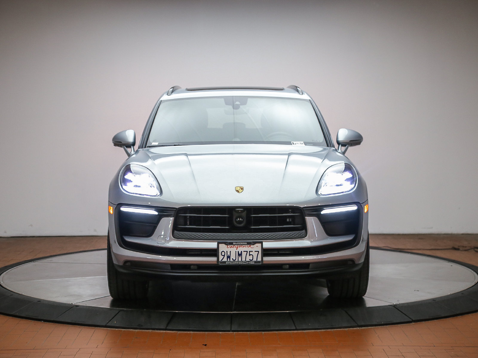 Certified 2026 Porsche Macan AWD/4WD image 10