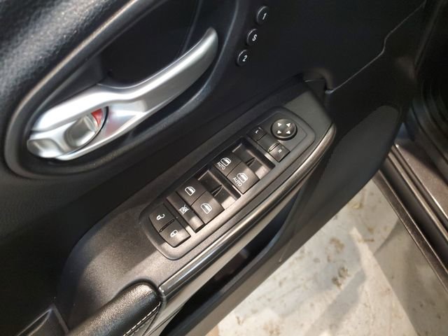 Used 2016 Jeep Cherokee Limited w/ Luxury Group image 12