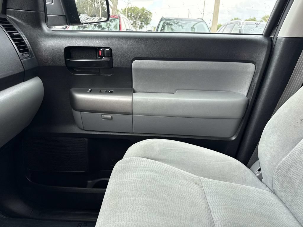 Used 2016 Toyota Sequoia SR5 AWD/4WD image 27