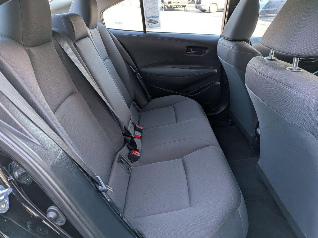 Used 2025 Toyota Corolla LE image 28